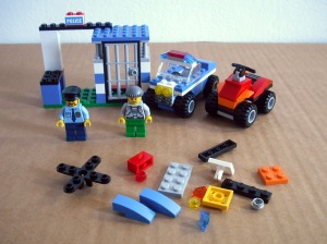Set montado y piezas sobrantes de Lego 4636